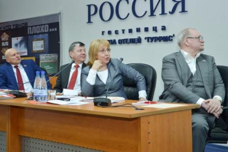 Д.Г. Новиков завершил поездку в Санкт-Петербург