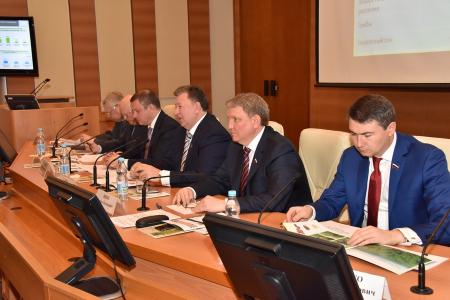 Коммунисты в Госдуме приняли участие в парламентских слушаниях о совершенствовании правового регулирования заготовки и переработки пищевых и недревесных лесных ресурсов в решении задачи комплексного освоения лесов