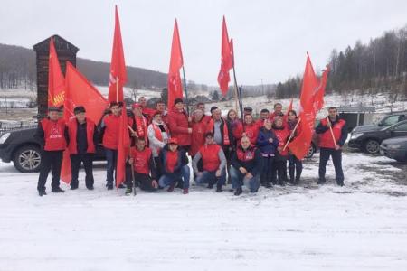 В Манском районе Красноярского края состоялся автопробег КПРФ "Красный путь"