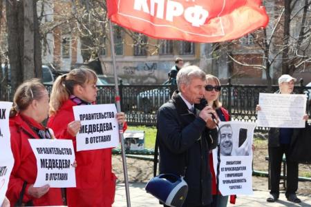 Визит Медведева не только «благоустраивает» Саратов, но и активизирует оппозицию