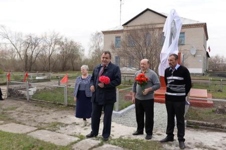 Новосибирская область. Памятник Ленину открыт в Краснозерском районе