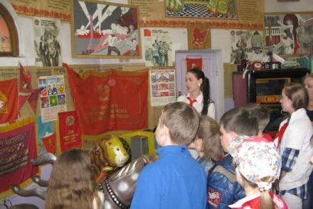 Встреча поколений в севастопольском эко-парке «Лукоморье»