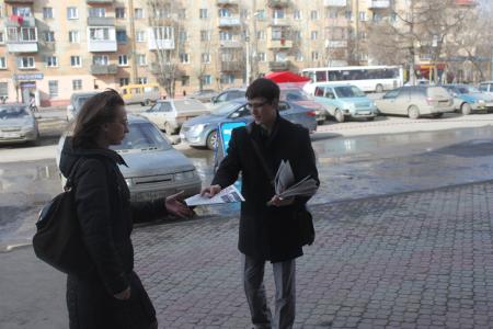 Омские коммунисты провели серию пикетов ко Дню космонавтики
