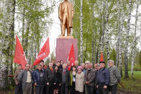 Липецкая область: Ленин в берёзках