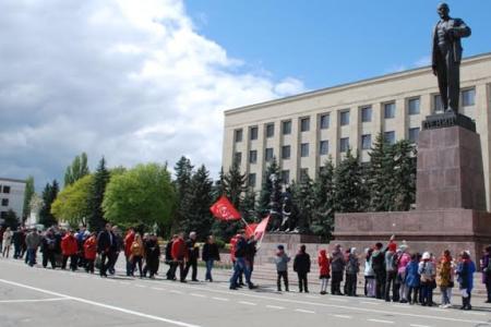 Ставропольские коммунисты возложили цветы к памятнику В.И. Ленину