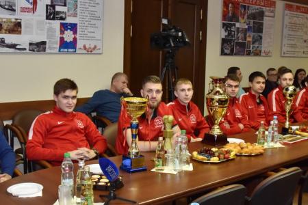 «От спортивных достижений – к нашей Победе на выборах!». Г.А. Зюганов встретился с молодежной командой КПРФ по мини-футболу