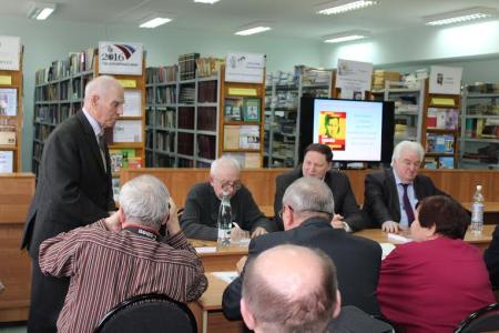 Воронежская область. Депутат-коммунист Р.Г. Гостев переиздал книгу о Зое Космодемьянской
