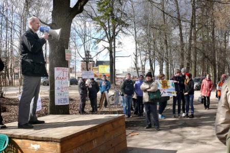Ленинградская область. Депутат-коммунист Николай Кузьмин принял участие в митинге против незаконной приватизации лесного фонда