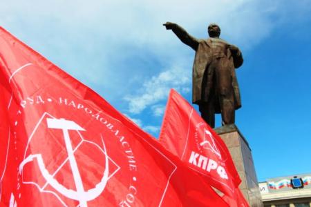 Саратов: «Ленин жил! Ленин жив! Ленин будет жить!»