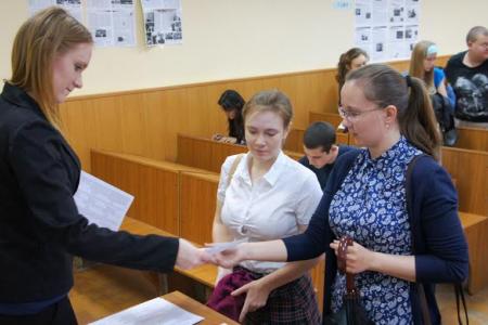 Курган.  Депутат-коммунист В.А.Кислицын принял участие в проведении Всероссийского теста по истории Великой Отечественной войны