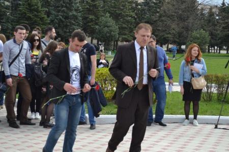 Комсомольцы Кабардино-Балкарии провели в Нальчике акцию ко Дню космонавтики