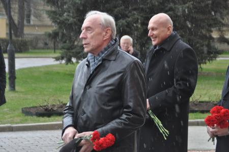Санкт-Петербург. Д.Г. Новиков возложил цветы к памятнику Ленину у Смольного