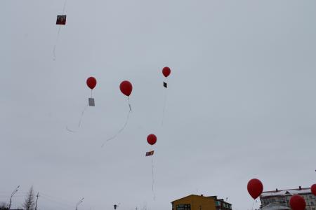 Ямало-Ненецкий автономный округ. Комсомольцы Тарко-Сале провели флэшмоб для школьников в День Космонавтики