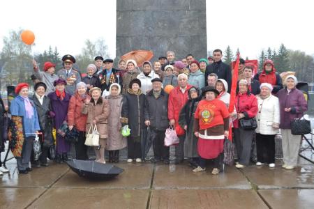 Республика Башкортостан. Коммунисты возложили цветы к памятникам В.И. Ленину в Уфе