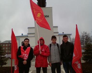 Удмуртская республика. Цветы и вахта памяти в День рождения Вождя мирового пролетариата