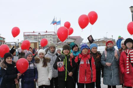 Ямало-Ненецкий автономный округ. Комсомольцы Тарко-Сале провели флэшмоб для школьников в День Космонавтики