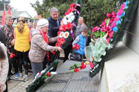 Коммунисты приняли участие в торжественных мероприятиях, посвященных 72-й годовщине освобождения Крыма от немецко-фашистских захватчиков