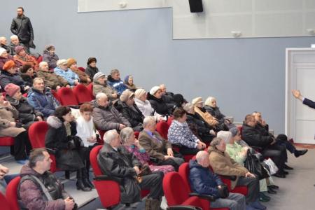 Депутат-коммунист Олег Лебедев продолжает массовые встречи с избирателями и  рассказывает об экономической программе и законопроектах  КПРФ