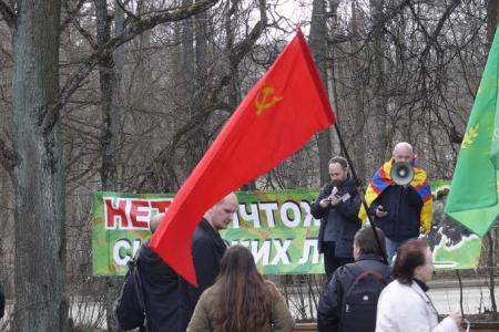 Ленинградская область. Депутат-коммунист Николай Кузьмин принял участие в митинге против незаконной приватизации лесного фонда