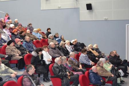 Депутат-коммунист Олег Лебедев продолжает массовые встречи с избирателями и  рассказывает об экономической программе и законопроектах  КПРФ