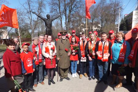 "Дорогу к звёздам прокладывали коммунисты". Автопробег калужских коммунистов