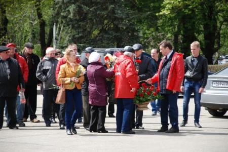 Ставропольские коммунисты возложили цветы к памятнику В.И. Ленину