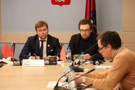 Московские коммунисты совместно с членами ГСК “Взлет” добиваются защиты имущественных прав владельцев гаражей
