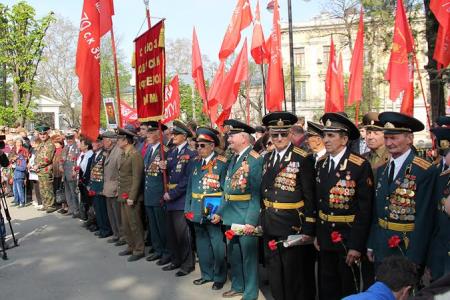 Коммунисты приняли участие в торжественных мероприятиях, посвященных 72-й годовщине освобождения Крыма от немецко-фашистских захватчиков