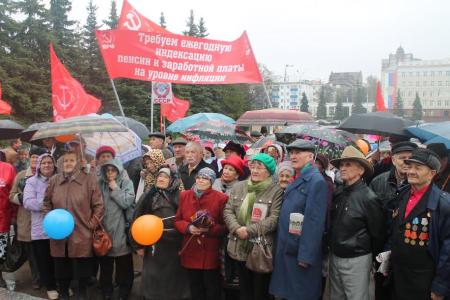 Республика Башкортостан. Коммунисты возложили цветы к памятникам В.И. Ленину в Уфе