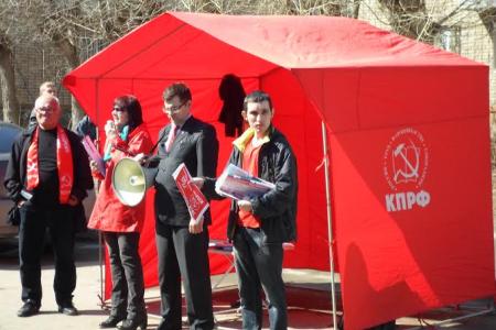 Коммунисты и комсомольцы Перми провели акцию протеста на улице Вижайской