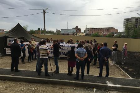 Депутат С.П.Обухов встретился с голодающими дольщиками ООО "Фаворит" в Краснодаре. Появились первые результаты борьбы