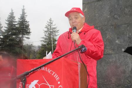 Республика Башкортостан. Коммунисты возложили цветы к памятникам В.И. Ленину в Уфе