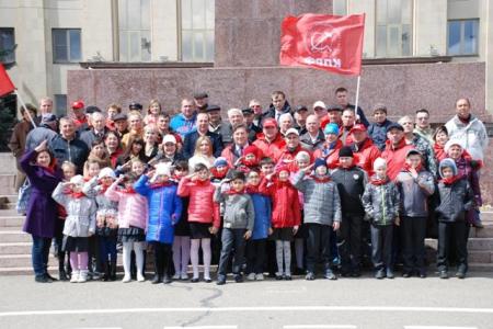 Ставропольские коммунисты возложили цветы к памятнику В.И. Ленину