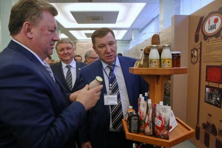 В.И. Кашин выступил в Госдуме на открытии выставки «Дикоросы - национальный экологический ресурс России. История, география, экономика»