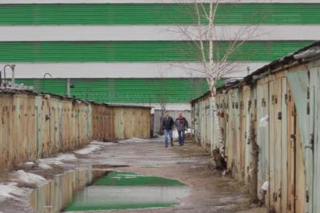 Московские коммунисты и представители гаражно-строительного кооператива "Взлёт" требуют от властей Москвы защиты прав владельцев гаражей