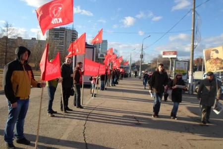 Пермские коммунисты отметили пикетом и митингом 55-ю годовщину со дня полёта в космос Юрия Гагарина