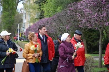 Ставропольские коммунисты возложили цветы к памятнику В.И. Ленину