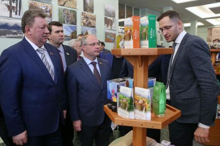 В.И. Кашин выступил в Госдуме на открытии выставки «Дикоросы - национальный экологический ресурс России. История, география, экономика»