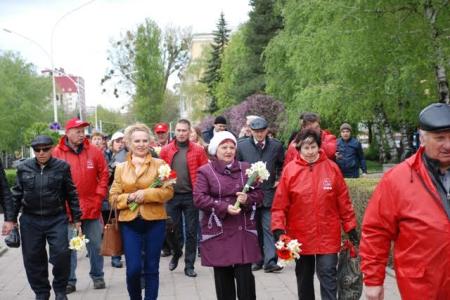 Ставропольские коммунисты возложили цветы к памятнику В.И. Ленину