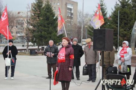 В Тюмени прошёл митинг КПРФ, посвящённый Дню космонавтики