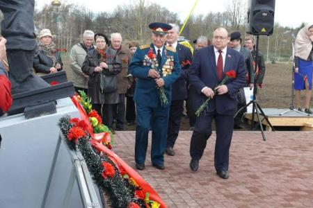 Дорогами Победы. В Ленинградской области состоялся праздничный автопробег в преддверии 9 Мая