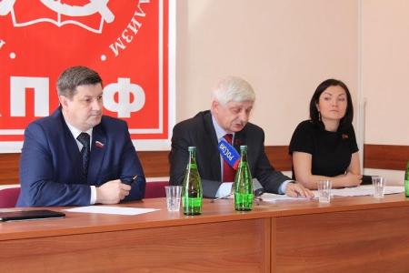Депутаты-коммунисты Белгородской области передали губернатору более 11 000 подписей против проводимой «оптимизации» в сфере здравоохранения