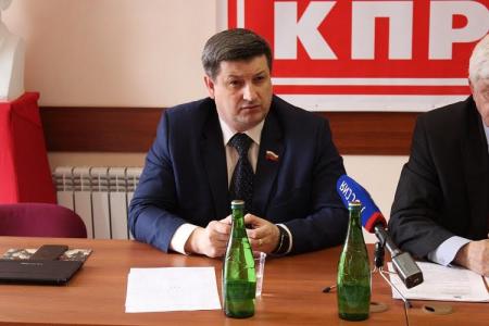 Депутаты-коммунисты Белгородской области передали губернатору более 11 000 подписей против проводимой «оптимизации» в сфере здравоохранения