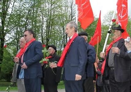 Коммунисты Кабардино-Балкарии отметили День рождения В.И. Ленина возложением цветов к его памятнику и автопробегом