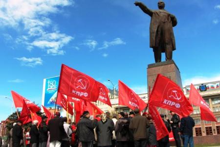Саратов: «Ленин жил! Ленин жив! Ленин будет жить!»