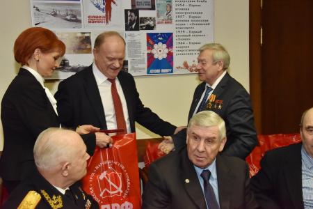 Г.А. Зюганов наградил группу космонавтов и ветеранов первого космического старта