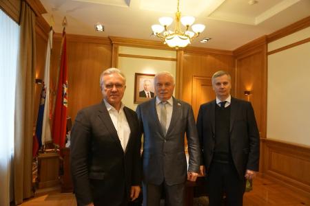 Красноярск. Депутат фракции КПРФ в Госдуме Михаил Берулава провел встречу по проблемам развития российского образования