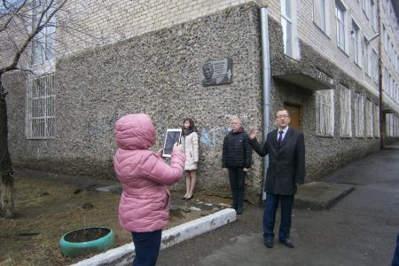 Забайкальский край. Владимир Поздняков принял участие в открытии мемориальной доски в честь первого директора Читинского детского дома №1