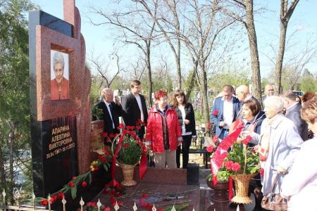 В день 75-летия Алевтины Апариной сталинградские коммунисты открыли «Уголок памяти» легендарного политика