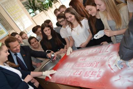 Нижегородская область. В школах города Дзержинска прошли уроки просветительского проекта «Знамя нашей Победы»